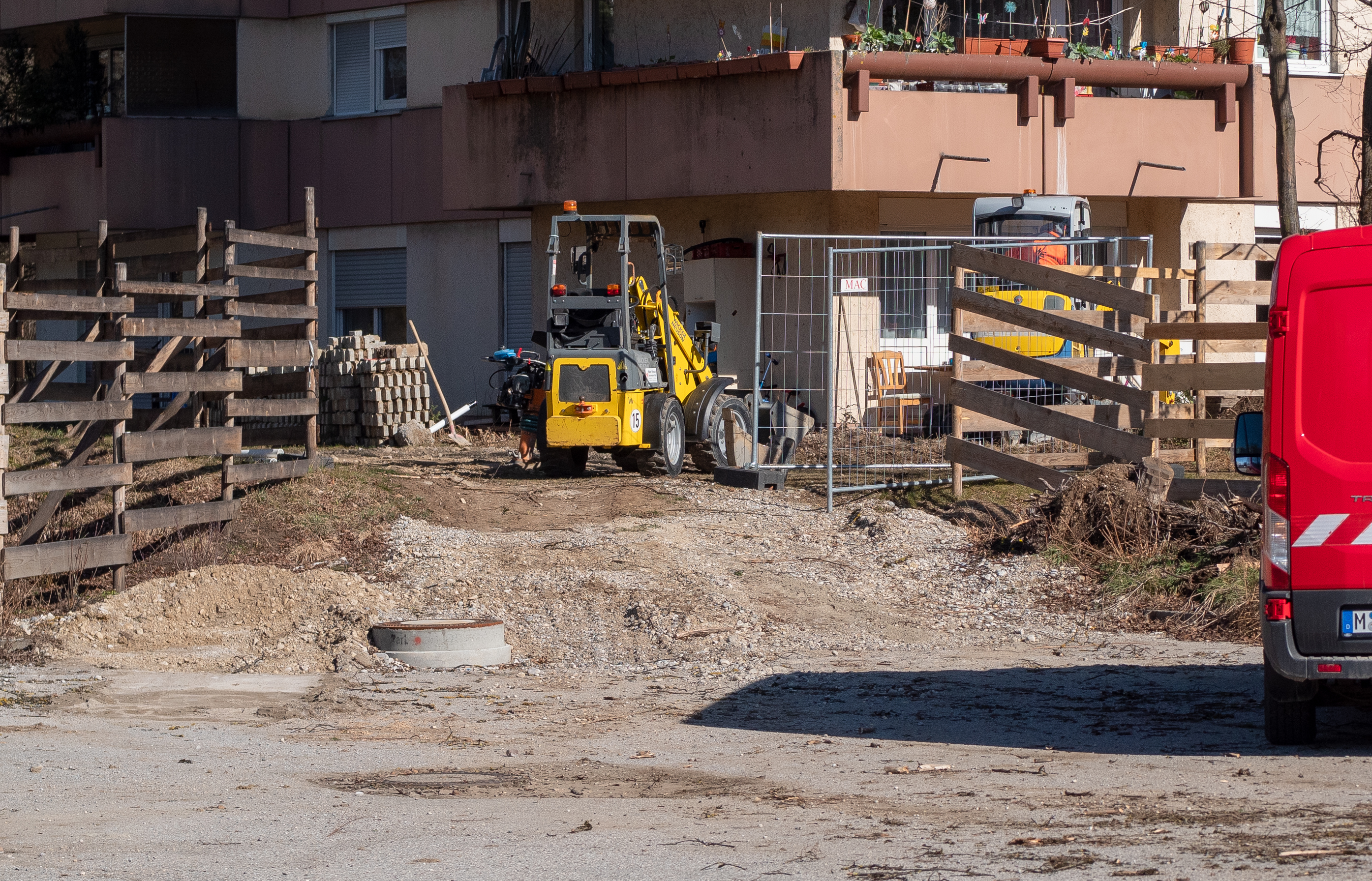 25.02.2019 - Die Aufstockung am Oskar-MAria-Graf-Ring geht weiter.